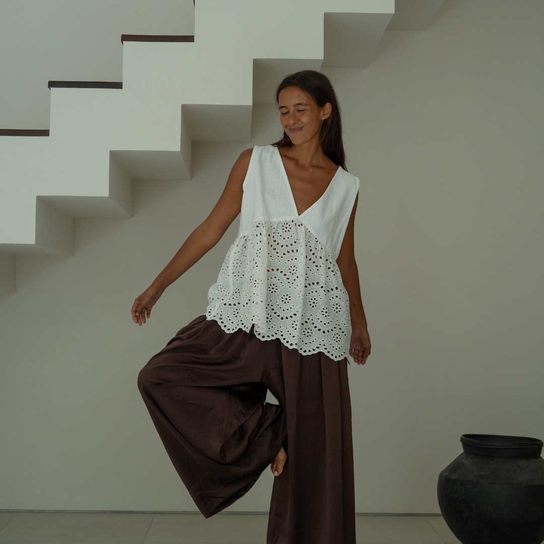 VALERIE - WHITE Broderie &amp; Ramie Top