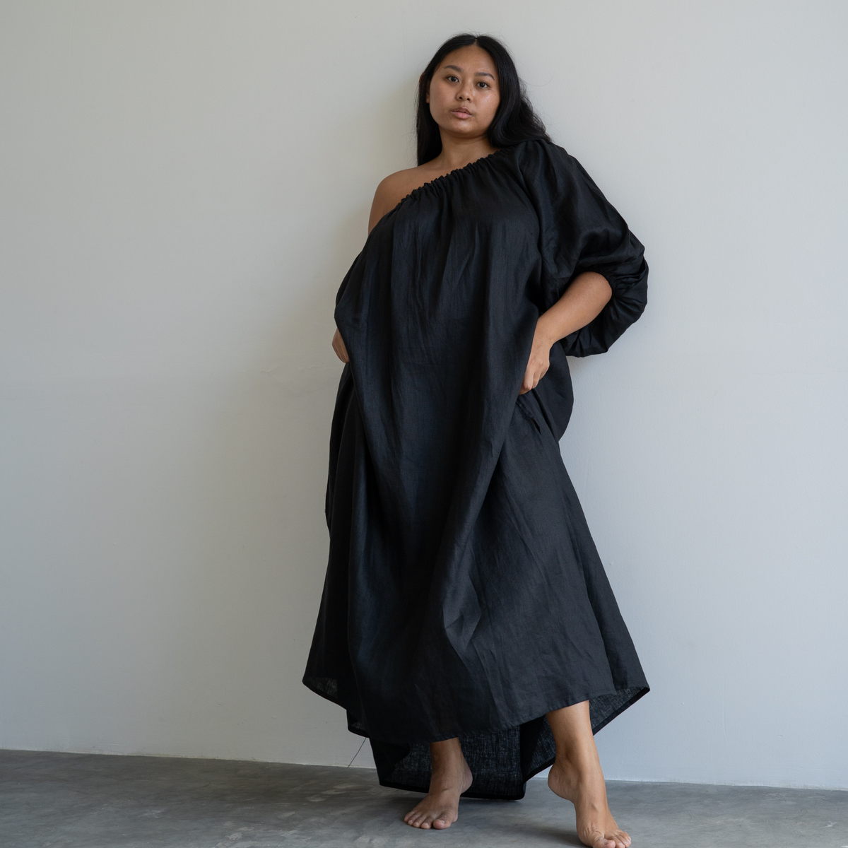 ODETTE - Black Linen Gown