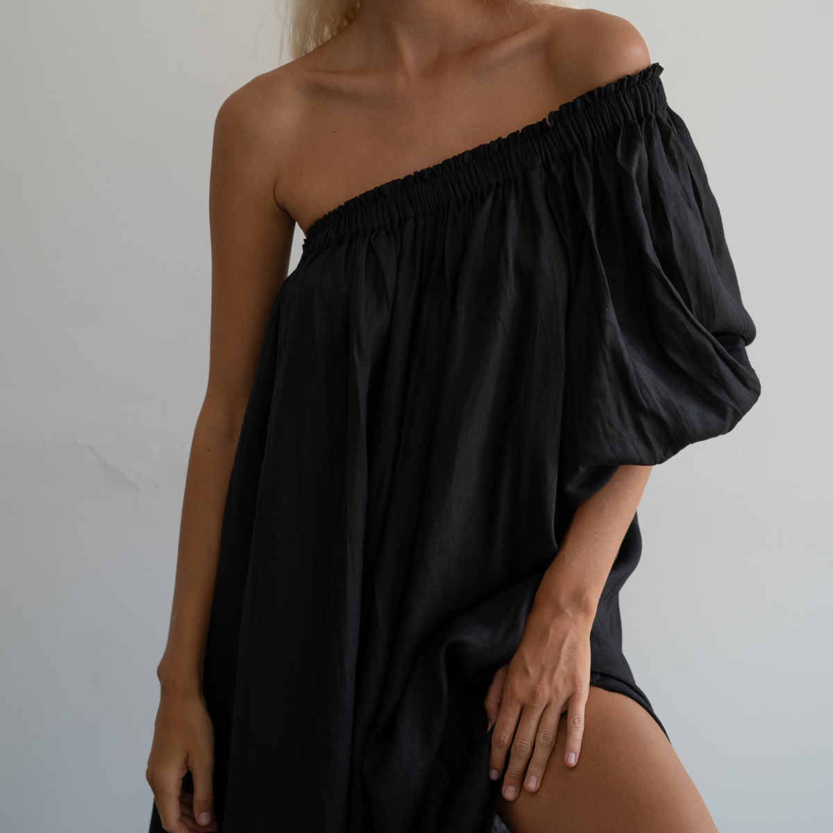 ODETTE - Black Linen Gown