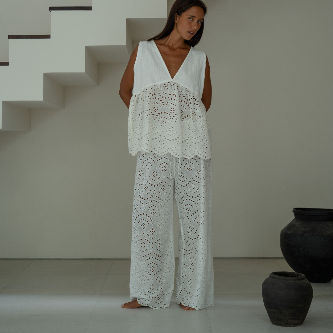 VALERIE - WHITE Broderie &amp; Ramie Top
