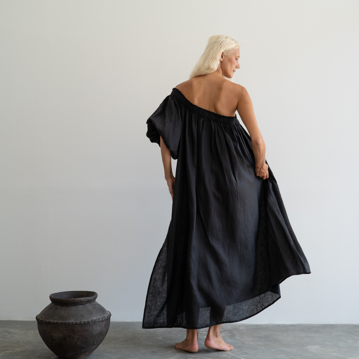 ODETTE - Black Linen Gown