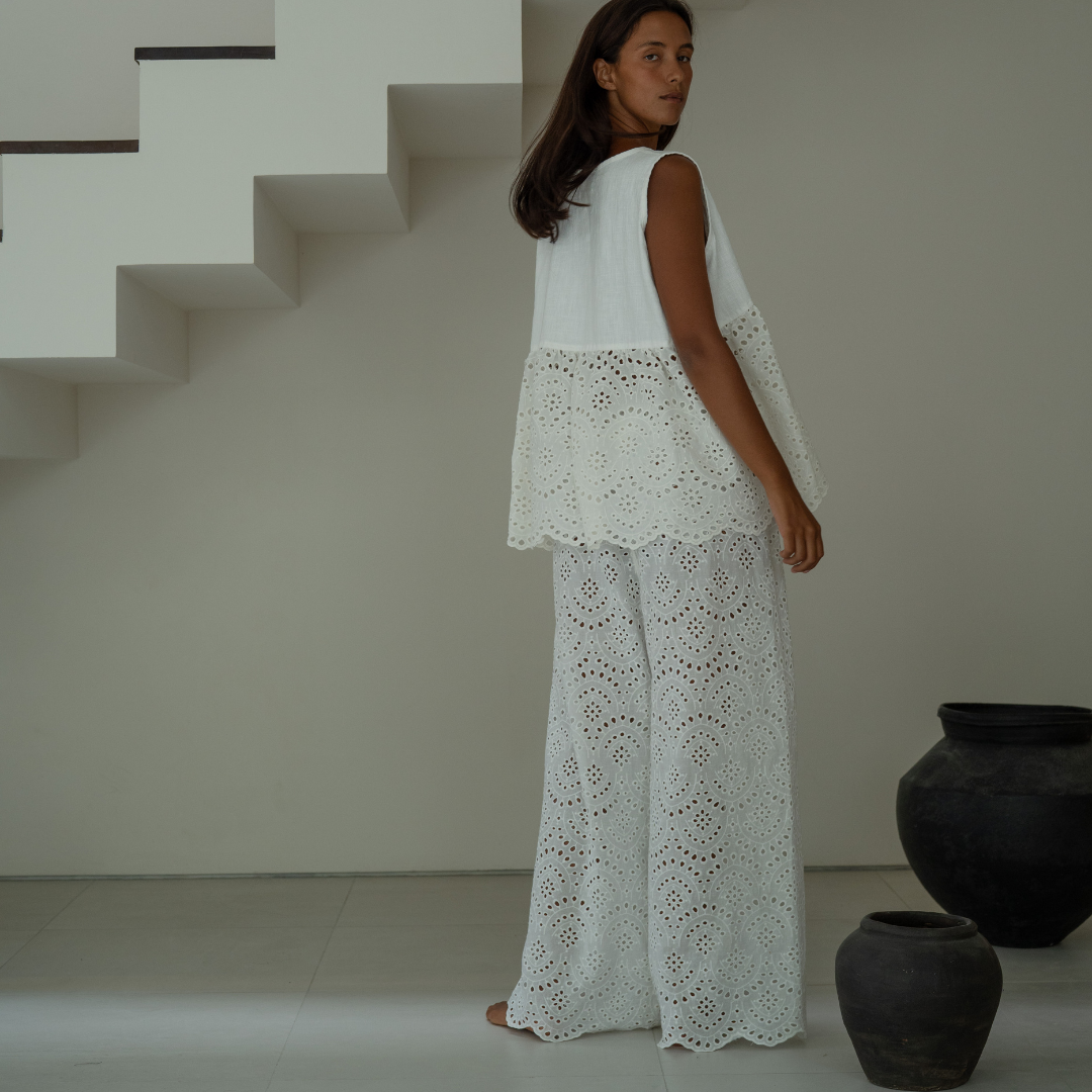 VALERIE - WHITE Broderie &amp; Ramie Top