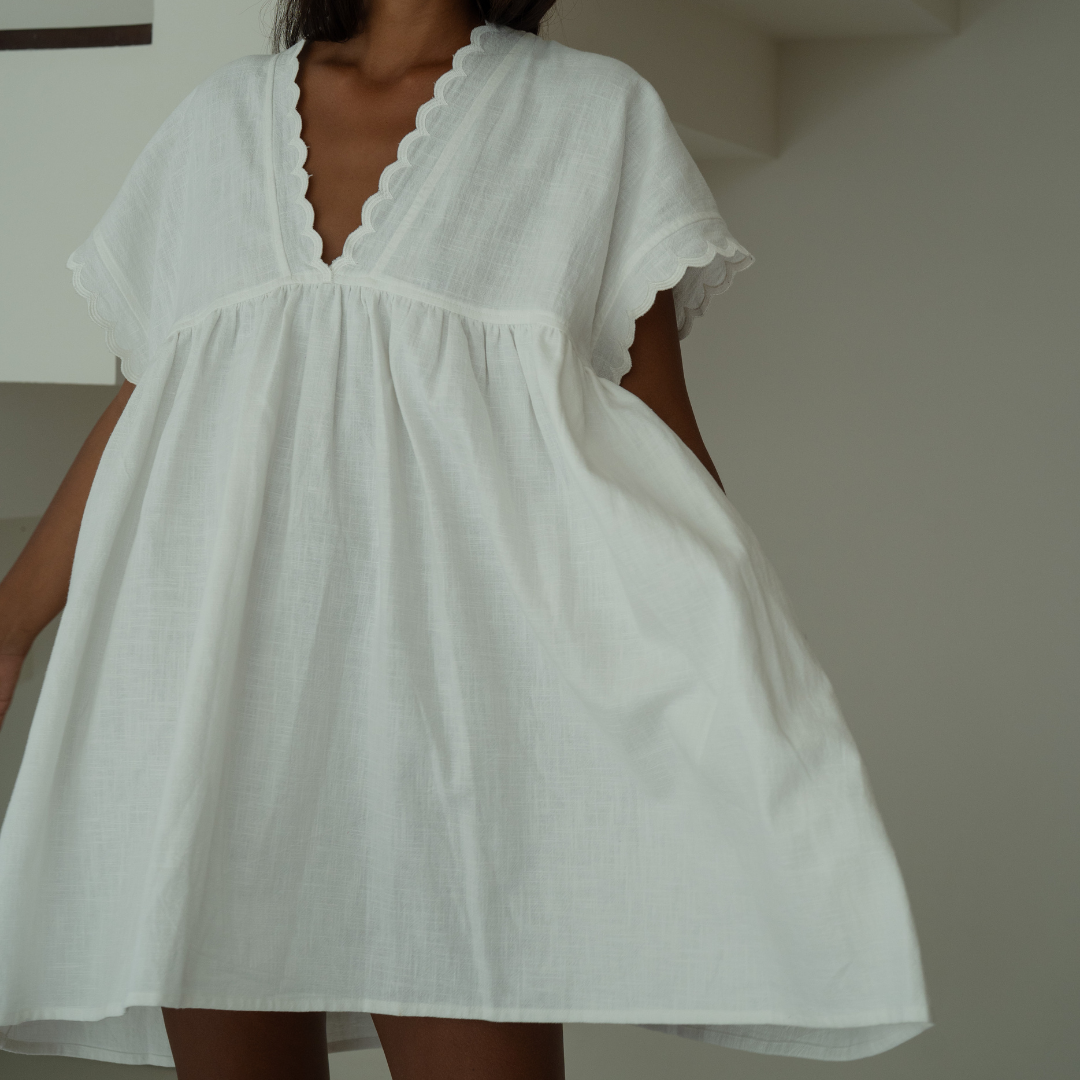 ONNI MINI - WHITE Scalloped Ramie Dress
