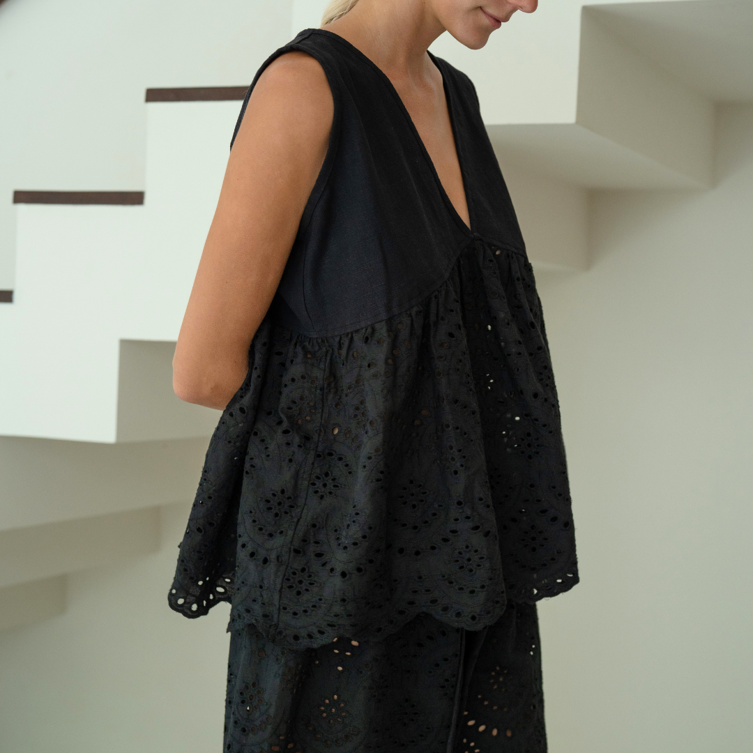VALERIE - BLACK Broderie &amp; Ramie Top