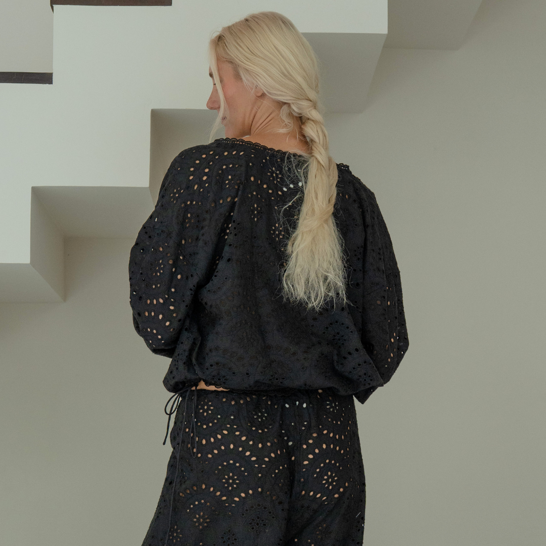 LUNA - BLACK Broderie Blouse