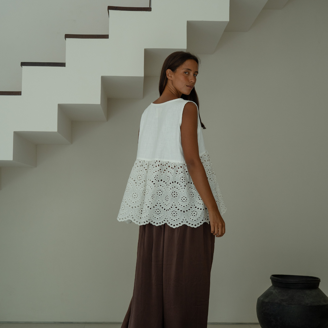 VALERIE - WHITE Broderie &amp; Ramie Top