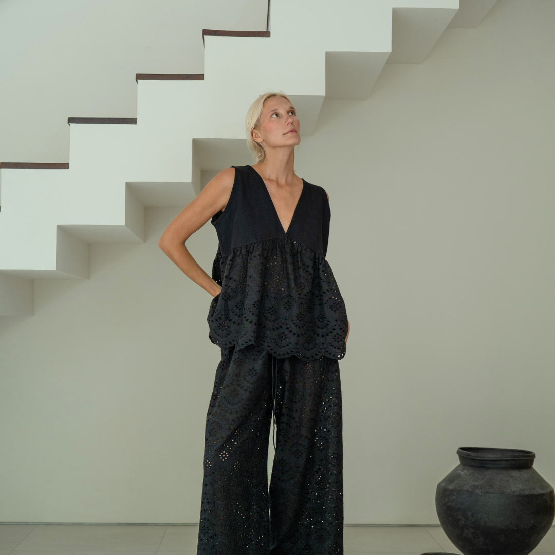VALERIE - BLACK Broderie &amp; Ramie Top